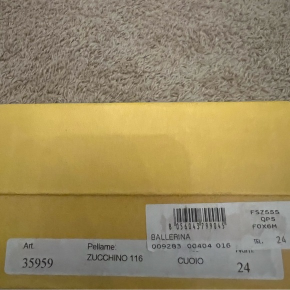 Authentic Fendi ballerina flats. Girls size 24. - Picture 3 of 5